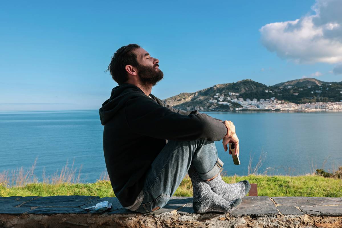 Infographic showing how breath ball interrupts stress cycle for Balanced Emotions